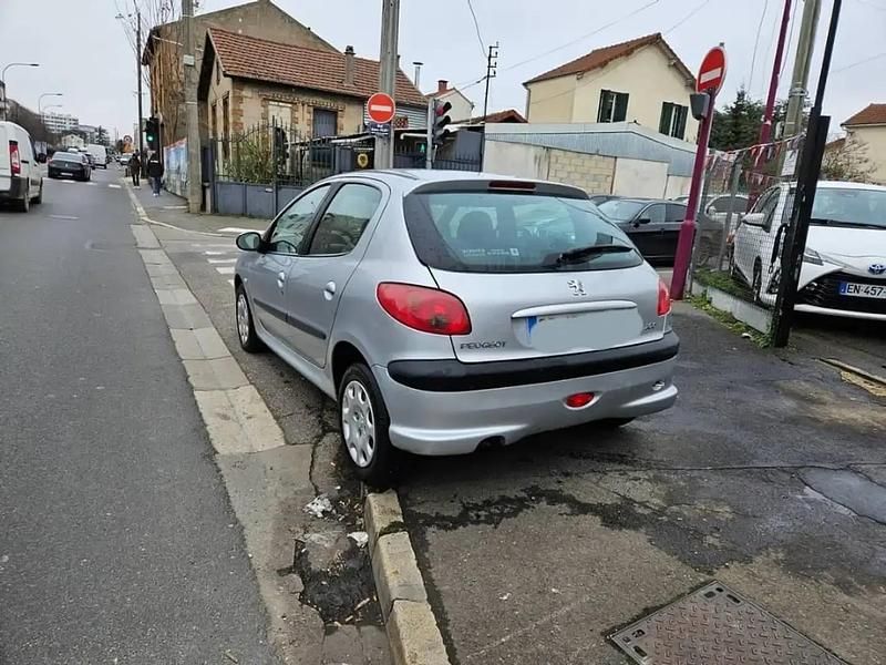 Gris Utilisé 2004 Peugeot 206 Berline | 750 € (Super prix) - Image 1/4
