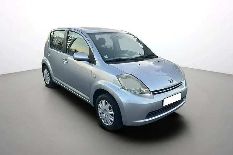 Occasion Daihatsu Sirion 88 ch (64 kW) 2008 Gris Citadine