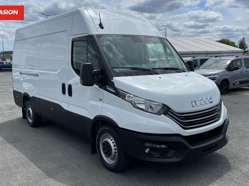 Blanc Utilisé 2023 Iveco Daily Van | 49 080 € - Image 1/4