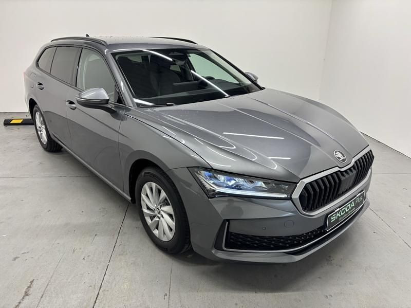 Gris Utilisé 2024 Skoda Superb Selection Break | 36 995 € (Bon prix) - Image 1/3