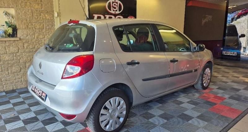 Occasion Renault Clio II 71 ch (52 kW) 2010 Gris Citadine