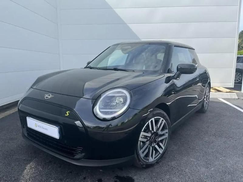 Noir Nouvelle 2024 Mini Cooper SE Classic Citadine | 38 590 € - Image 1/4