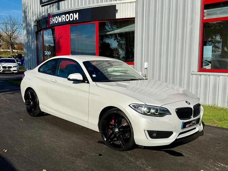 Blanc Occasion 2016 BMW 220 Sport Line Coupé | 16 990 € (Prix juste) - Image 1/4