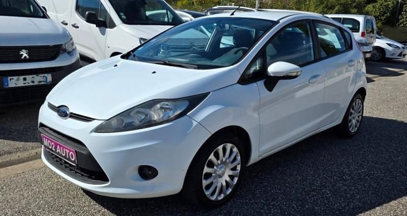 Blanc Utilisé 2011 Ford Fiesta Trend Citadine | 4 990 € (Prix juste) - Image 1/4