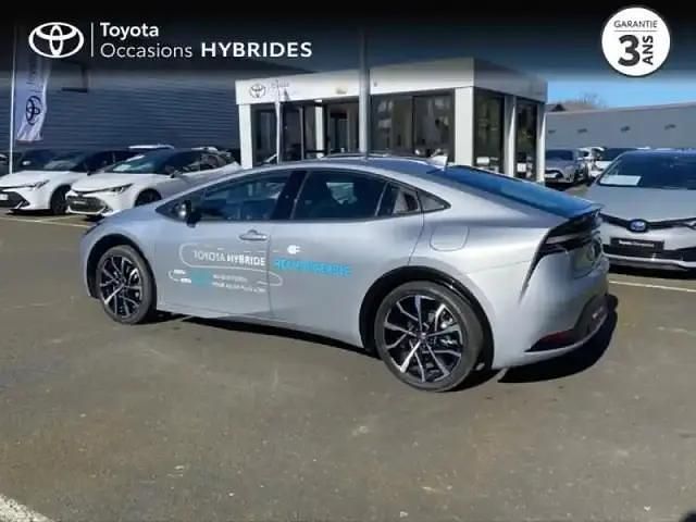 Occasion Toyota Prius Design 223 ch (164 kW) 2025 Gris minéral métallisé Berline