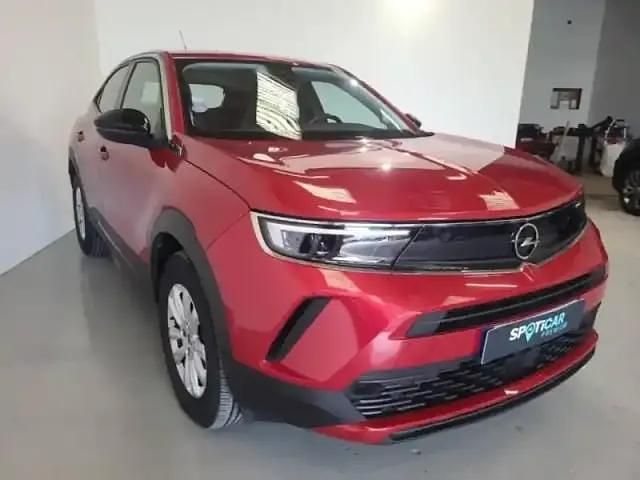 Rouge kardinal métallisé Utilisé 2021 Opel Mokka Edition SUV | 15 990 € (Prix juste) - Image 1/4