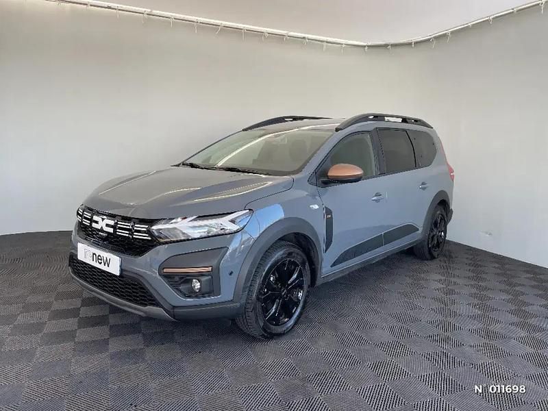 Gris Utilisé 2024 Dacia Jogger Extreme | 25 990 € (Prix assez cher) - Image 1/4