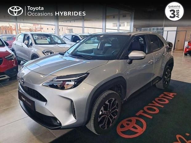 Gris Utilisé 2024 Toyota Yaris Hybrid Design | 23 990 € (Prix juste) - Image 1/4