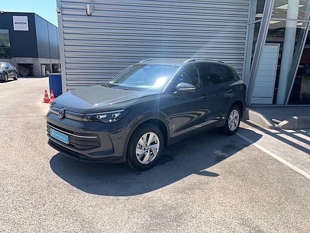 Utilisé 2024 VW Tiguan Edition SUV | 43 540 € (Prix assez cher) - Image 1/4
