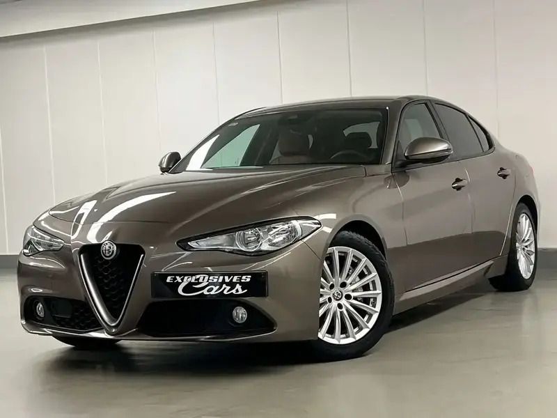 Brun Utilisé 2017 Alfa Romeo Giulia Berline | 15 400 € (Super prix) - Image 1/4