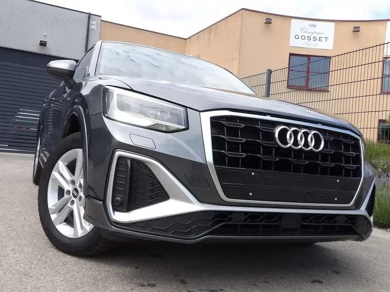 Gris Utilisé 2021 Audi Q2 S-Line SUV | 23 850 € (Prix juste) - Image 1/4