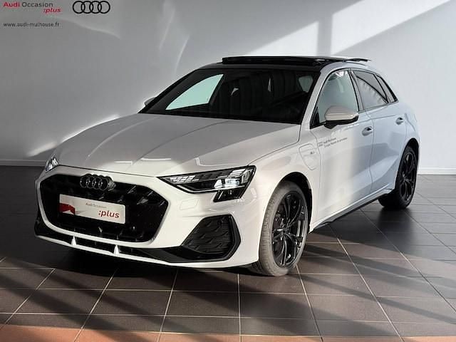 Blanc arcona Utilisé 2026 Audi A3 Sportback e-tron S-Line Citadine | 49 979 € - Image 1/4