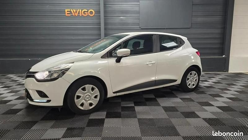 Blanc Utilisé 2017 Renault Clio IV Citadine | 7 990 € - Image 1/4