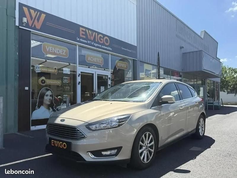 Gris Utilisé 2017 Ford Focus Titanium Berline | 9 490 € (Prix juste) - Image 1/4