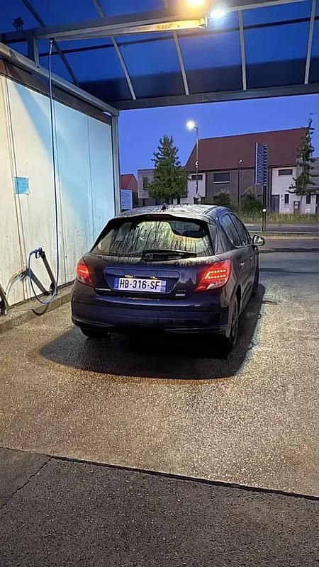 Utilisé 2010 Peugeot 207 Premium Berline | 3 800 € (Prix juste) - Image 1/4