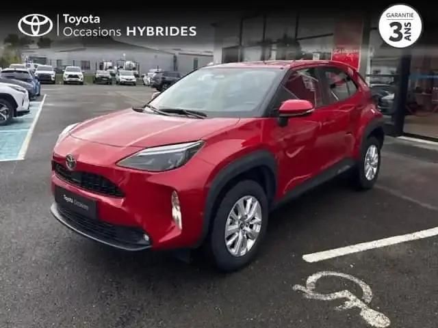 Rouge intense (m) Occasion 2024 Toyota Yaris Hybrid Business Edition SUV | 23 990 € (Prix juste) - Image 1/4