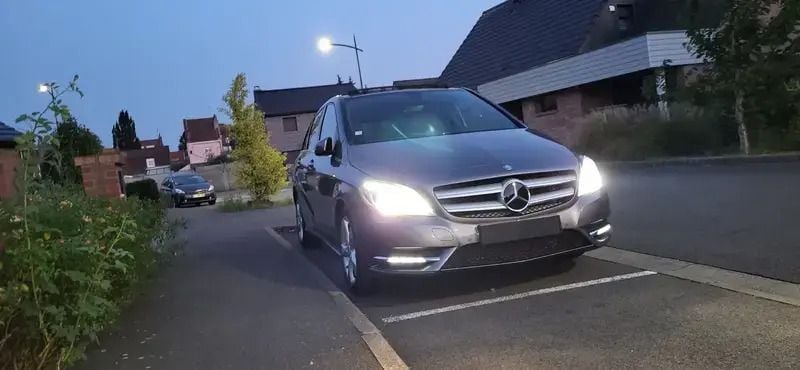 Utilisé 2015 Mercedes B180 Monospace | 9 100 € (Prix assez cher) - Image 1/4