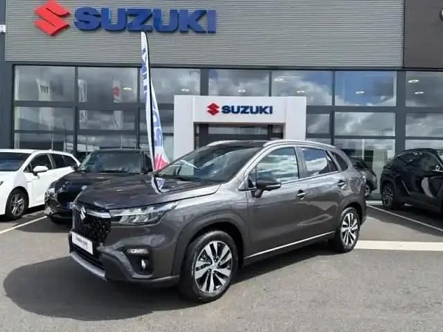 Titan dark gray métallisée Occasion 2025 Suzuki SX4 S-Cross Style SUV | 27 990 € (Prix juste) - Image 1/4