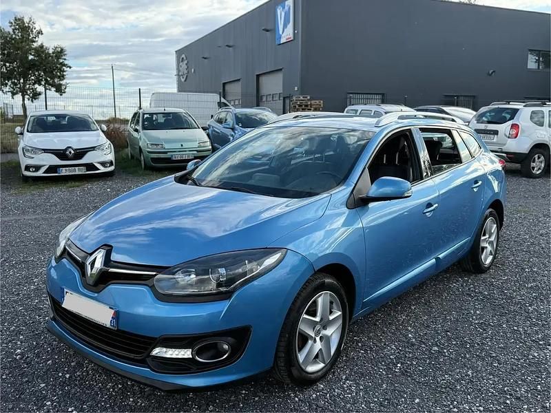 Utilisé 2015 Renault Mégane III LIMITED Berline | 4 700 € (Prix juste) - Image 1/4