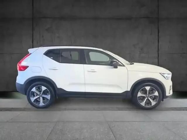 Occasion Volvo XC40 Plus 166 ch (122 kW) 2025 Blanc cristal métallisé SUV