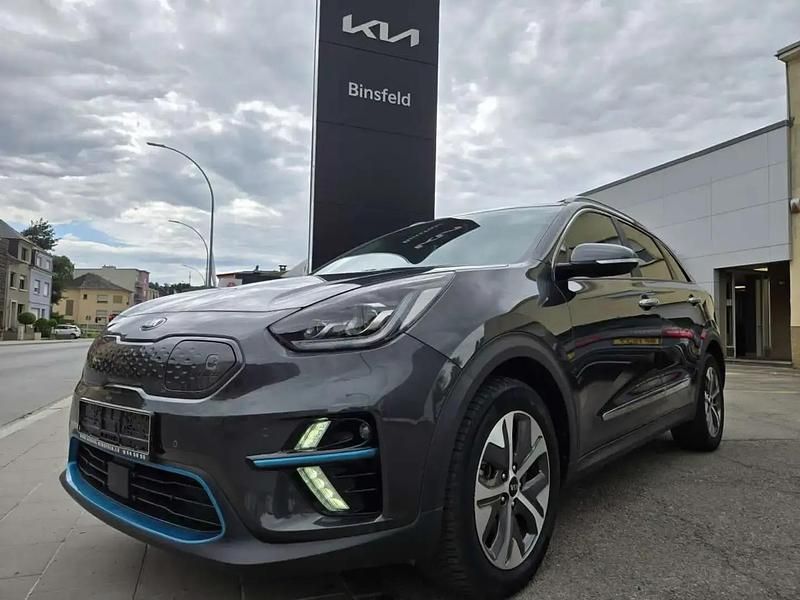 Gris Utilisé 2022 Kia e-Niro SUV | 26 990 € (Prix cher) - Image 1/4