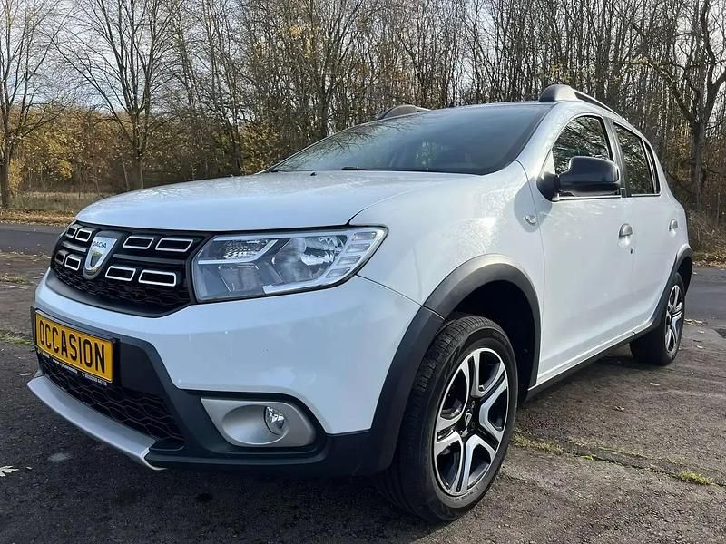 Blanc Utilisé 2018 Dacia Sandero Stepway Berline | 9 990 € (Bon prix) - Image 1/4