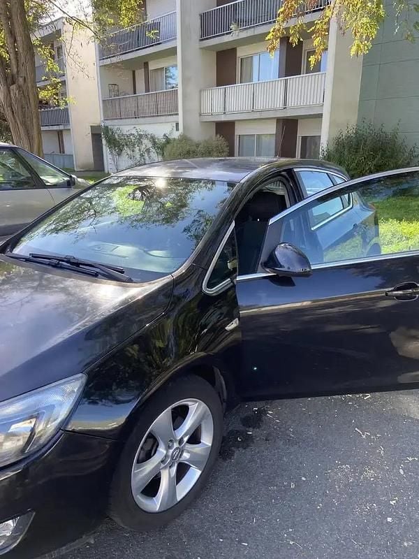 Utilisé 2010 Opel Astra Sport Berline | 3 500 € (Super prix) - Image 1/4
