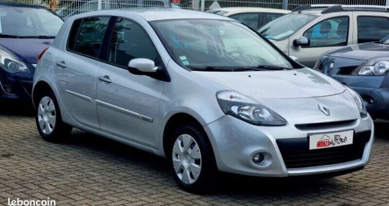 Utilisé 2011 Renault Clio III Dynamique Citadine | 4 900 € (Prix assez cher) - Image 1/4