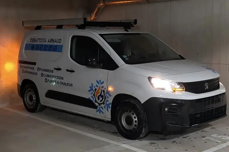 Utilisé 2023 Peugeot Partner Premium Van | 18 500 € - Image 1/4