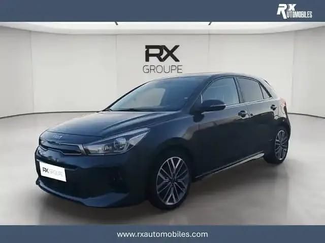 Noir Utilisé 2022 Kia Rio Berline | 16 790 € (Prix juste) - Image 1/4