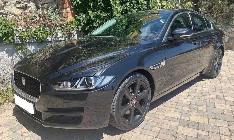 Occasion Jaguar XE Portfolio 180 ch (132 kW) 2015 Noir Berline