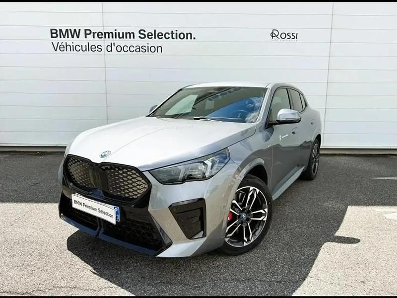 Gris Utilisé 2025 BMW iX2 M Sport SUV | 46 880 € (Prix juste) - Image 1/4