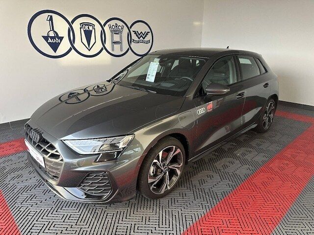 Gris daytona nacré Utilisé 2025 Audi A3 Sportback e-tron S-Line Berline | 54 900 € - Image 1/4
