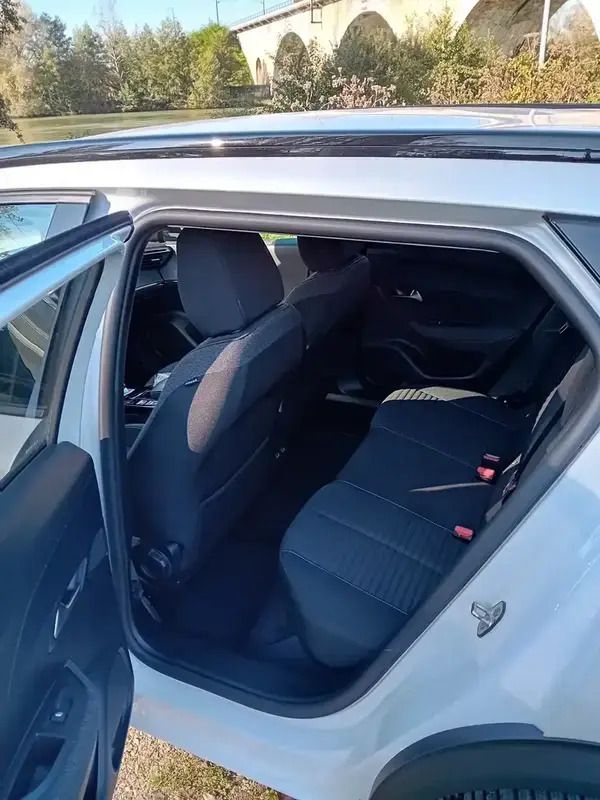 Blanc Utilisé 2021 Peugeot e-2008 SUV | 15 300 € (Super prix) - Image 1/4