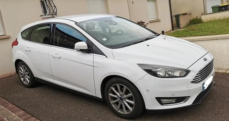Blanc Utilisé 2015 Ford Focus S Berline | 6 890 € (Prix juste) - Image 1/4