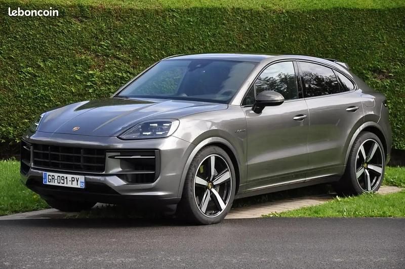 Gris Utilisé 2023 Porsche Cayenne SUV | 109 880 € (Prix cher) - Image 1/4