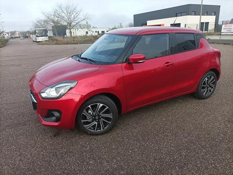 Rouge Occasion 2023 Suzuki Swift Citadine | 17 100 € (Prix juste) - Image 1/4