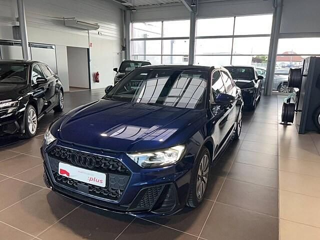 Bleu navarre métallisé Utilisé 2024 Audi A1 Sportback S-Line Citadine | 26 990 € (Prix assez cher) - Image 1/4