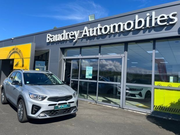 Gris Utilisé 2023 Kia Stonic GT-Line SUV | 18 990 € (Prix juste) - Image 1/4