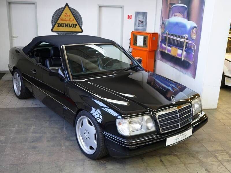 Noir Utilisé 1995 Mercedes E320 Cabriolet | 37 580 € - Image 1/4