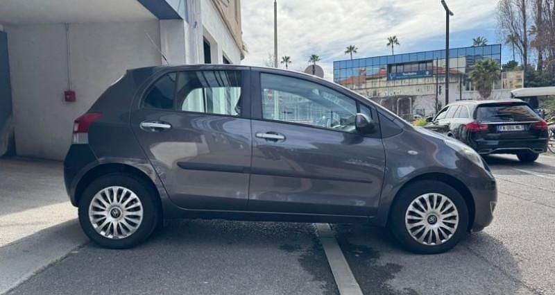 Occasion Toyota Yaris 69 ch (50 kW) 2011 Gris Citadine