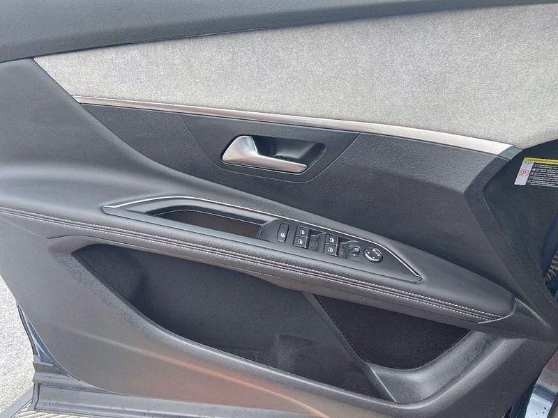 Occasion Peugeot 3008 GT 130 ch (95 kW) 2023 Bleu celebes / toit noir SUV