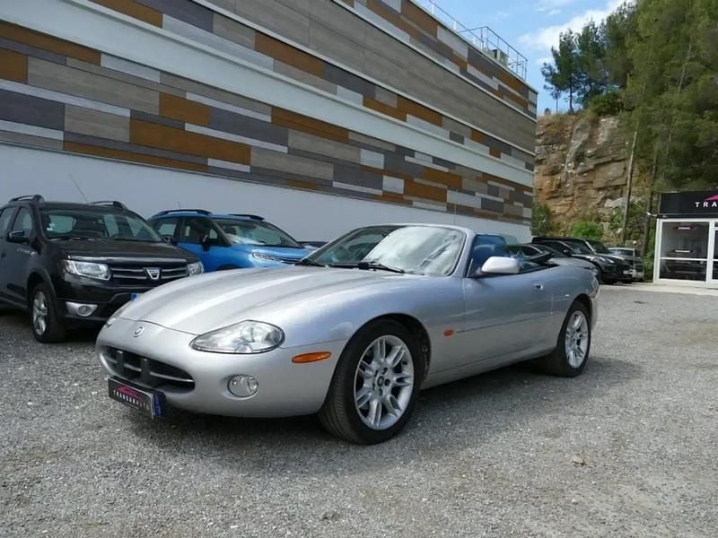 Gris Utilisé 2002 Jaguar XK8 Cabriolet | 14 990 € - Image 1/4