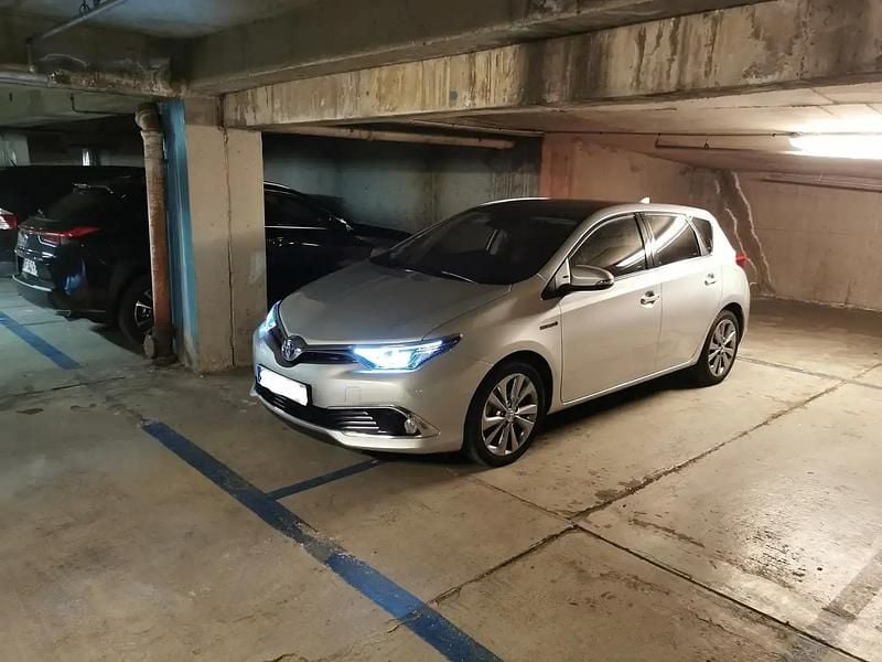 Gris Utilisé 2015 Toyota Auris Executive Berline | 14 500 € - Image 1/4