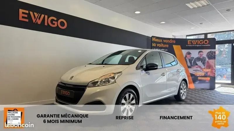 Blanc Utilisé 2015 Peugeot 208 Citadine | 5 490 € (Bon prix) - Image 1/4
