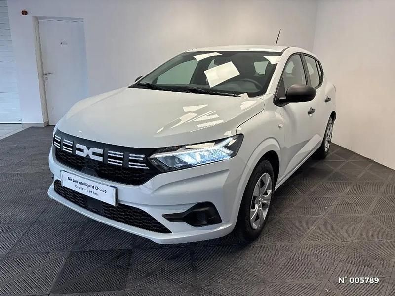 Blanc Utilisé 2023 Dacia Sandero Essentiel Citadine | 13 900 € (Bon prix) - Image 1/4