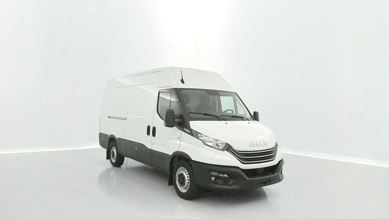 Blanc Utilisé 2023 Iveco Daily Berline | 47 340 € - Image 1/4