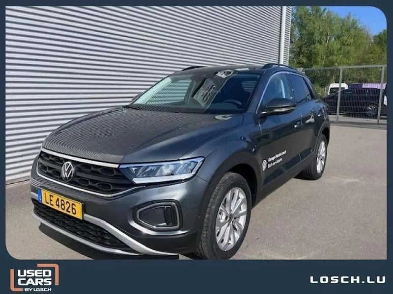Gris Occasion 2025 VW T-Roc Life SUV | 31 240 € (Prix juste) - Image 1/4