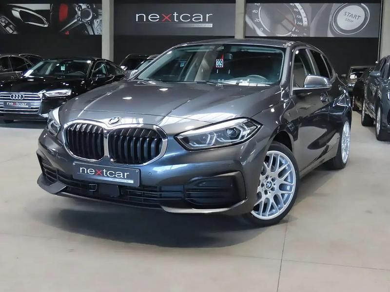 Gris Occasion 2021 BMW 118 Sport Line Citadine | 19 290 € (Super prix) - Image 1/4