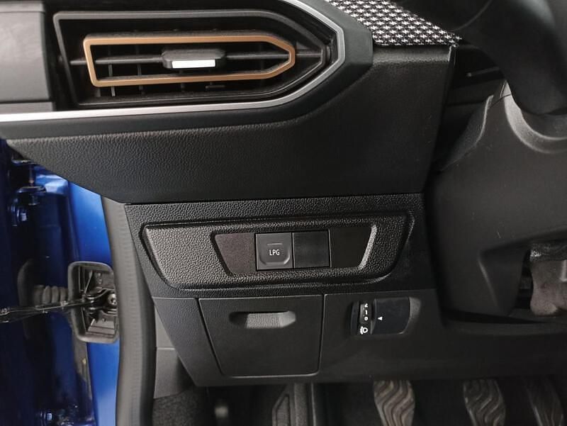 Bleu Utilisé 2024 Dacia Sandero Expression Citadine | 16 799 € (Prix juste) - Image 1/4